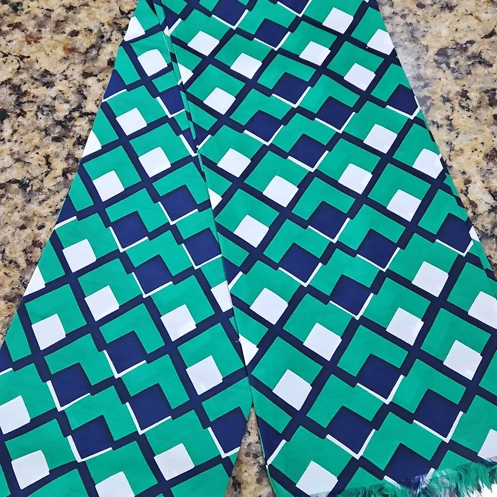 VINTAGE‎ 100% SILK DIAMOND PATTERN LONG RECTANGLE SCARF GREEN BLUE WHITE